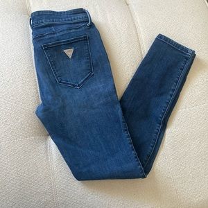 GUESS Mid-rise Curvy skinny Jeans